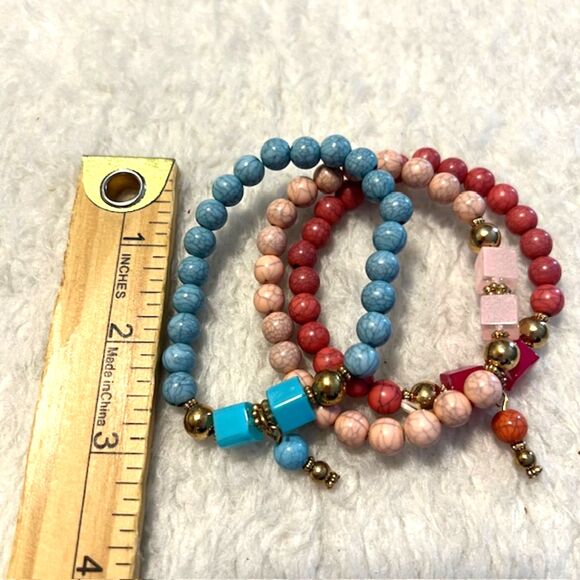 Lot of 3 Pink Blue Red Beaded Gold Tone Spacers Elastic Charm Bracelets - Picture 7 of 7